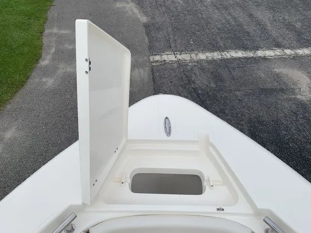 Slide: The Image of Bulls Bay 255 Center Console 2026 - 32
