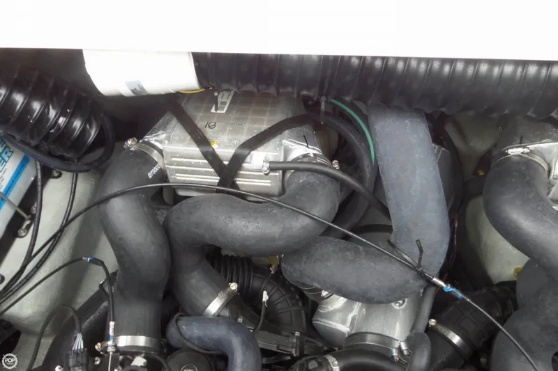 Slide: The Image of Sea-Doo Challenger 230 SE 2010 - 10