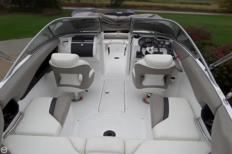 Slide: The Image of Sea-Doo Challenger 230 SE 2010 - 8