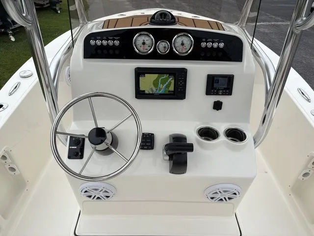 Slide: The Image of Pioneer 180 Islander 2026 - 14