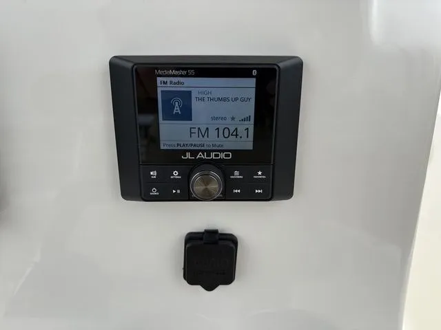 Slide: The Image of Pioneer 180 Islander 2026 - 15