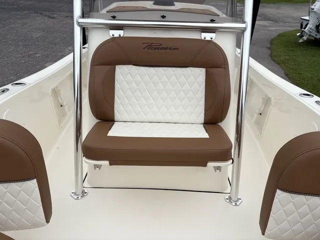 Slide: The Image of Pioneer 180 Islander 2026 - 24