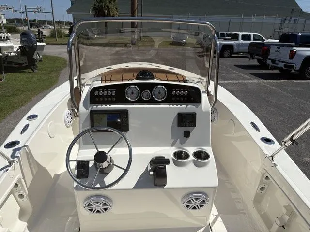 Slide: The Image of Pioneer 180 Islander 2026 - 13