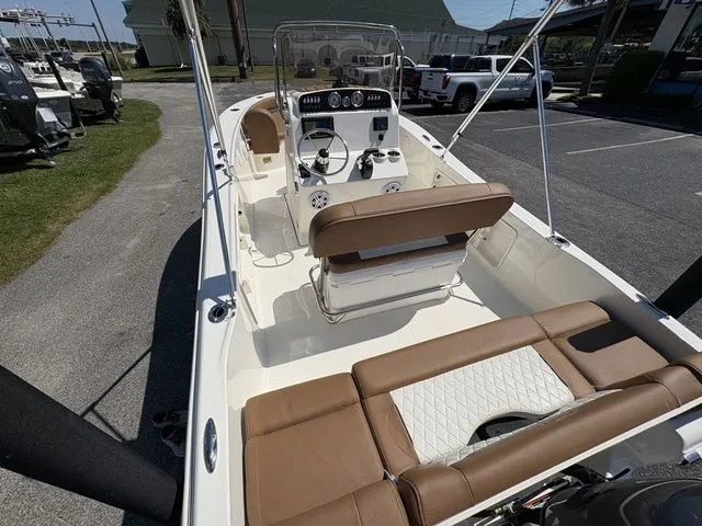 Slide: The Image of Pioneer 180 Islander 2026 - 25