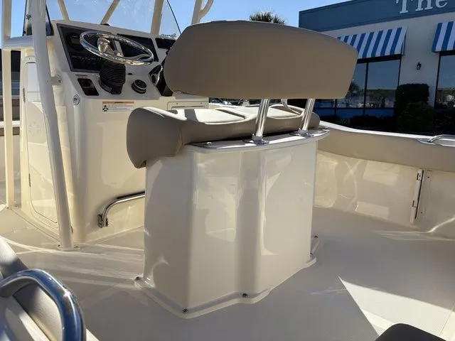 Slide: The Image of Scout 195 Sportfish 2026 - 10