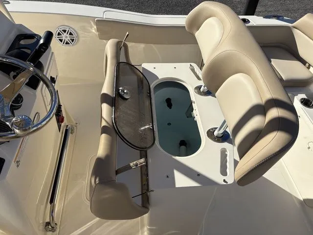 Slide: The Image of Scout 195 Sportfish 2026 - 13