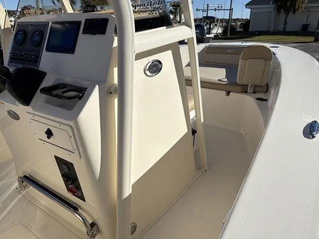 Slide: The Image of Scout 195 Sportfish 2026 - 19