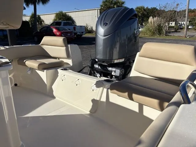 Slide: The Image of Scout 195 Sportfish 2026 - 9