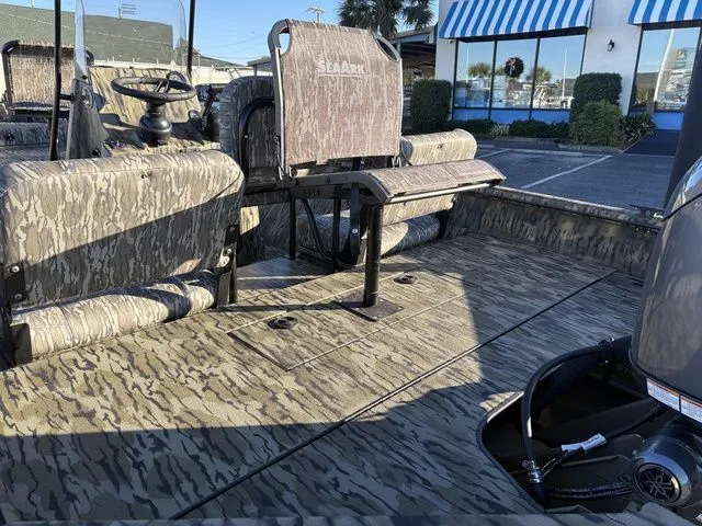 Slide: The Image of SeaArk Shadow 20V Elite CC 2026 - 10