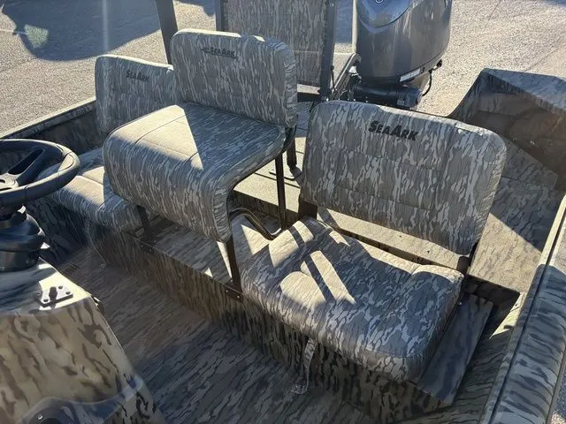 Slide: The Image of SeaArk Shadow 20V Elite CC 2026 - 13