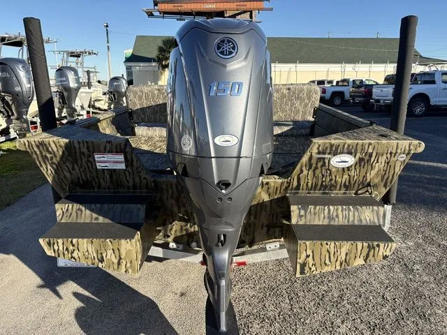 Slide: The Image of SeaArk Shadow 20V Elite CC 2026 - 3