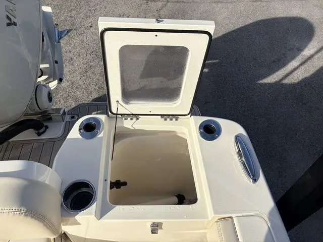 Slide: The Image of Scout 240 XSF 2026 - 12