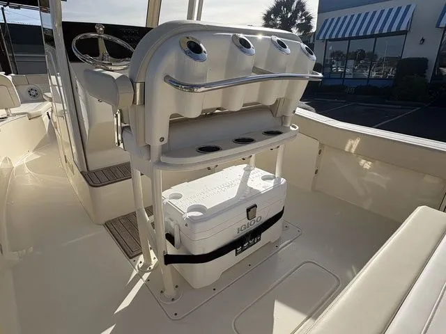 Slide: The Image of Scout 240 XSF 2026 - 16