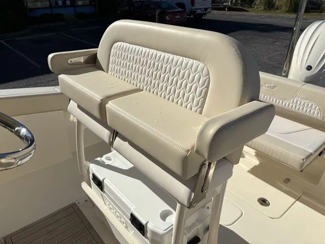 Slide: The Image of Scout 240 XSF 2026 - 18