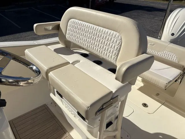 Slide: The Image of Scout 240 XSF 2026 - 19