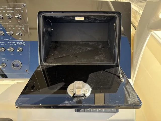 Slide: The Image of Scout 240 XSF 2026 - 22