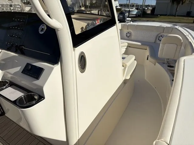 Slide: The Image of Scout 240 XSF 2026 - 25