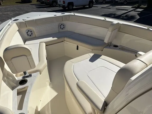 Slide: The Image of Scout 240 XSF 2026 - 28