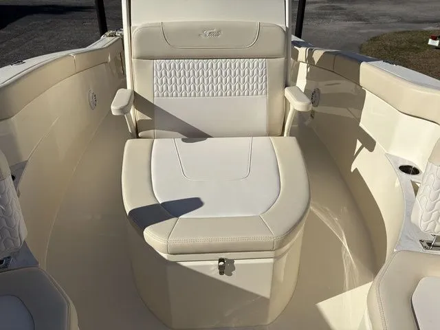 Slide: The Image of Scout 240 XSF 2026 - 30