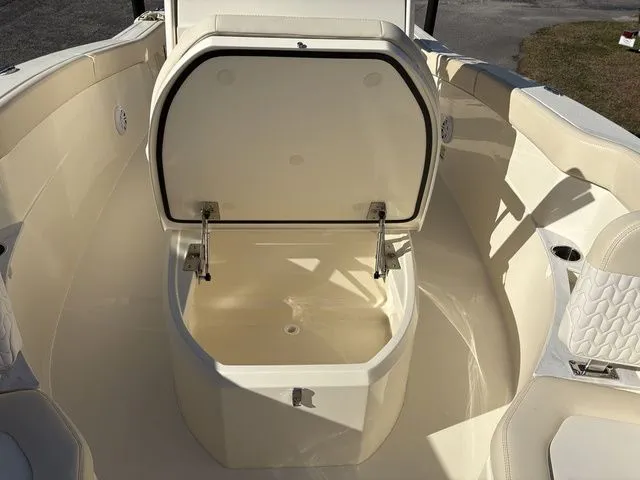 Slide: The Image of Scout 240 XSF 2026 - 31