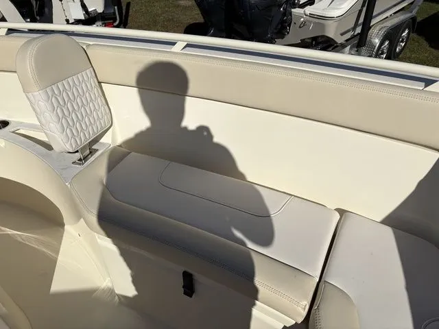 Slide: The Image of Scout 240 XSF 2026 - 33