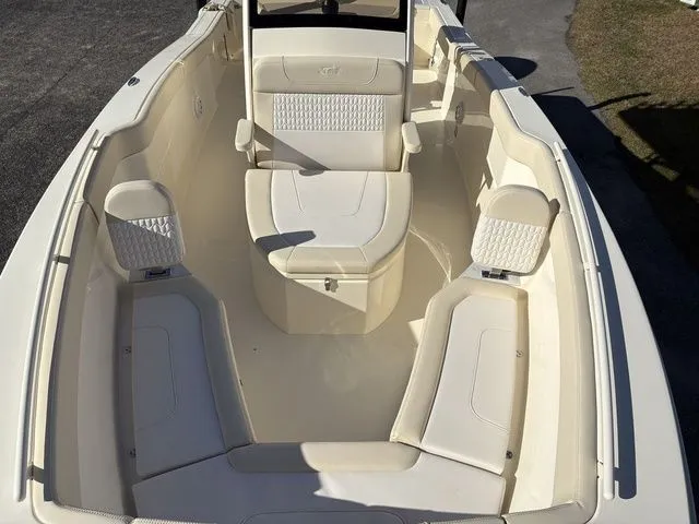 Slide: The Image of Scout 240 XSF 2026 - 35