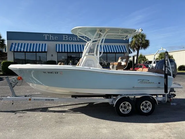 The Image of Pioneer 202 Islander 2025 - 1