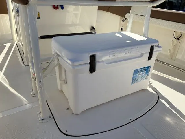 Slide: The Image of Pioneer 202 Islander 2025 - 10