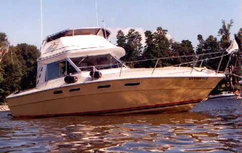 Slide: The Image of Sea Ray SRV 300 Sedan 1979 - 0