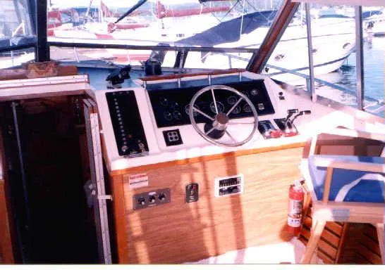 Slide: The Image of Sea Ray SRV 300 Sedan 1979 - 2