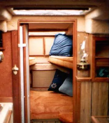 Slide: The Image of Sea Ray SRV 300 Sedan 1979 - 3