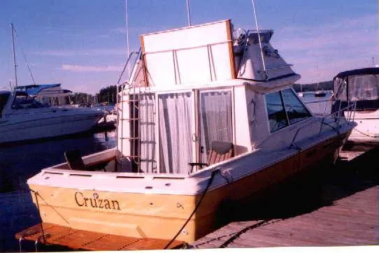 Slide: The Image of Sea Ray SRV 300 Sedan 1979 - 8