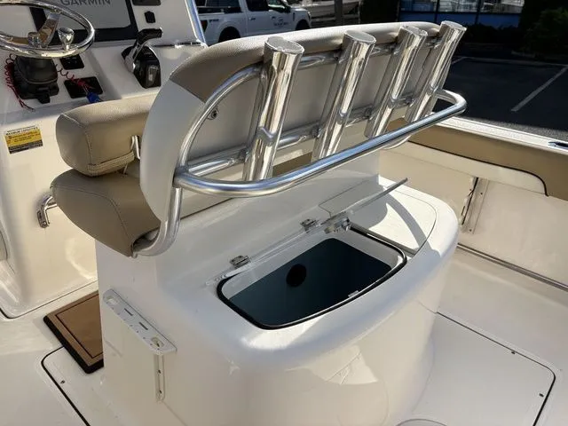 Slide: The Image of Pioneer 222 Sportfish 2020 - 11