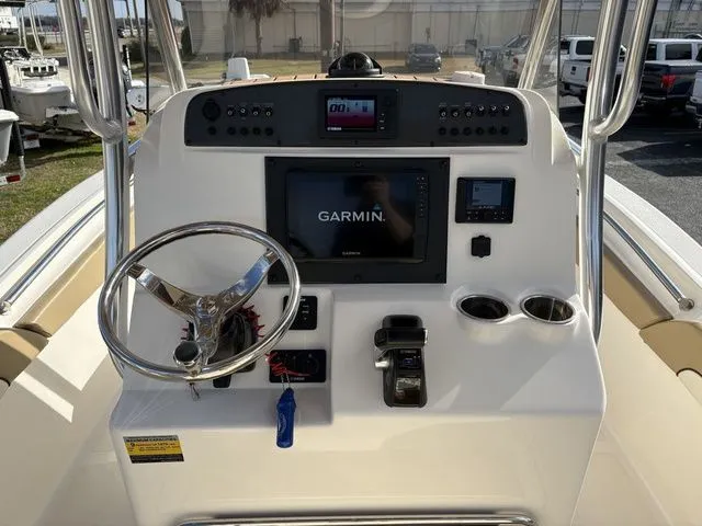 Slide: The Image of Pioneer 222 Sportfish 2020 - 16