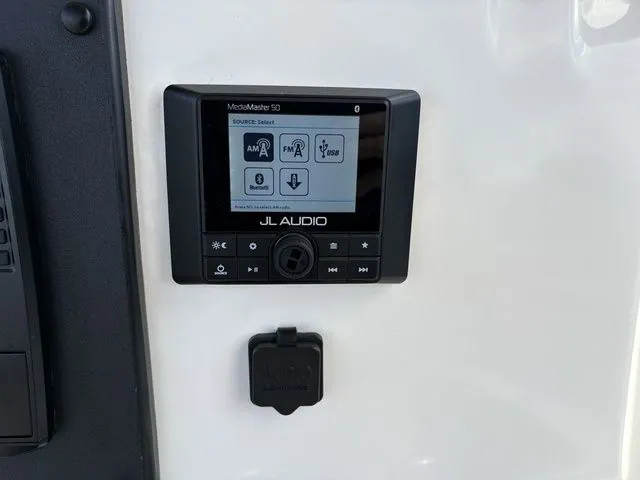 Slide: The Image of Pioneer 222 Sportfish 2020 - 18