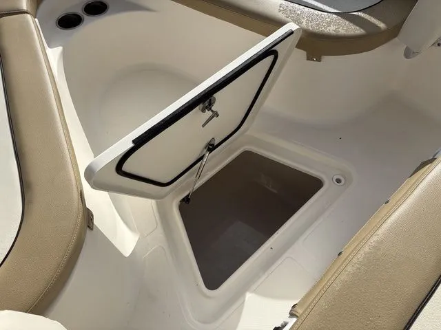 Slide: The Image of Pioneer 222 Sportfish 2020 - 26