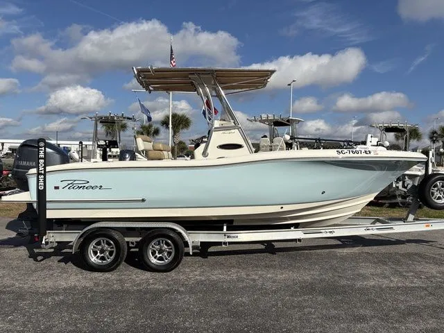 Slide: The Image of Pioneer 222 Sportfish 2020 - 5