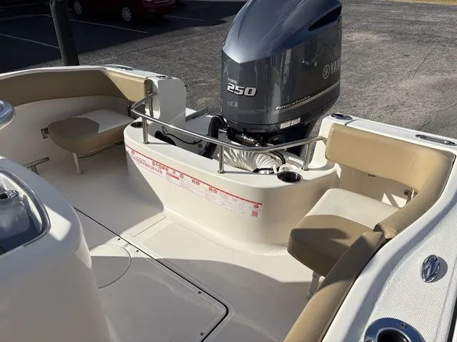 Slide: The Image of Pioneer 222 Sportfish 2020 - 9