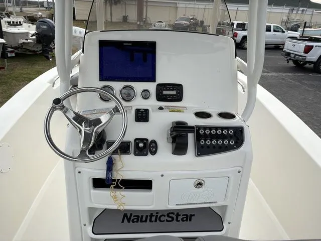 Slide: The Image of NauticStar 2302 Legacy 2022 - 16