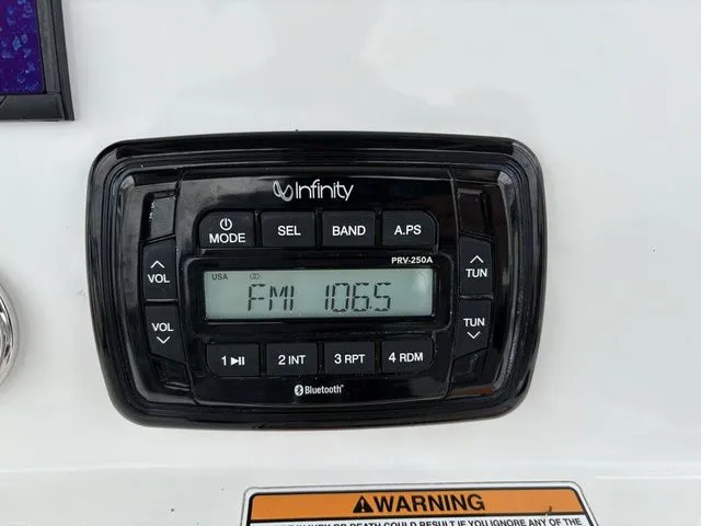 Slide: The Image of NauticStar 2302 Legacy 2022 - 18