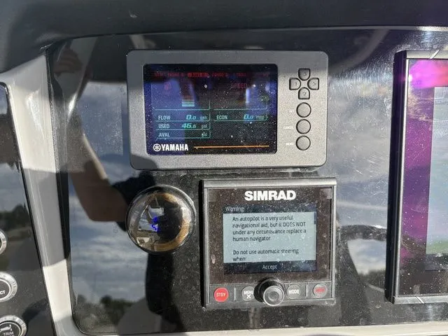 Slide: The Image of Robalo R242 2022 - 20