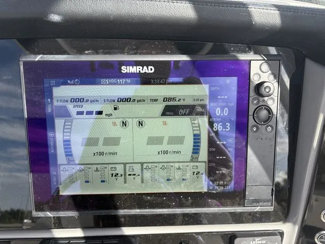 Slide: The Image of Robalo R242 2022 - 21