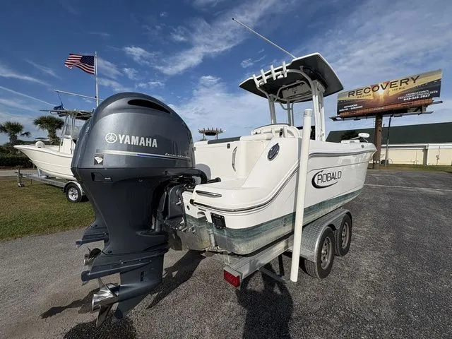 Slide: The Image of Robalo R242 2022 - 4