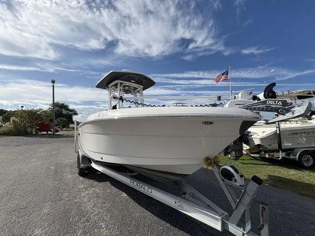 Slide: The Image of Robalo R242 2022 - 6