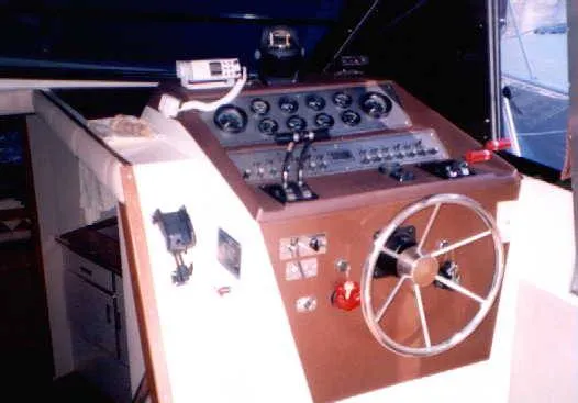 Slide: The Image of Chris-Craft 333 1985 - 2