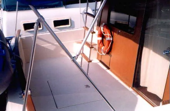 Slide: The Image of Chris-Craft 333 1985 - 8