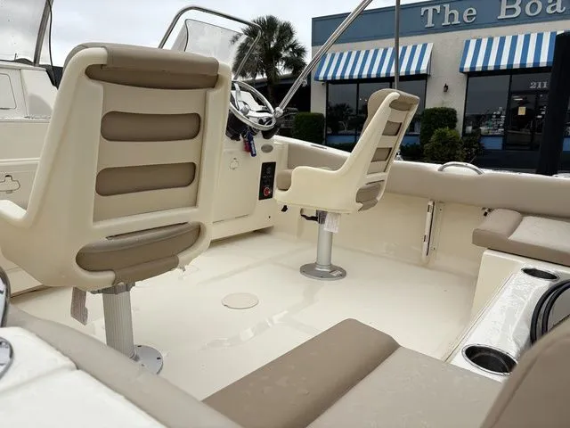 Slide: The Image of Scout 195 Sport Dorado 2026 - 10