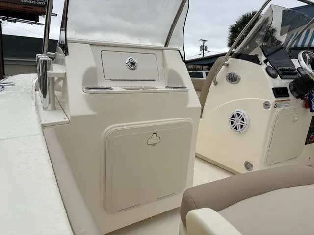 Slide: The Image of Scout 195 Sport Dorado 2026 - 12