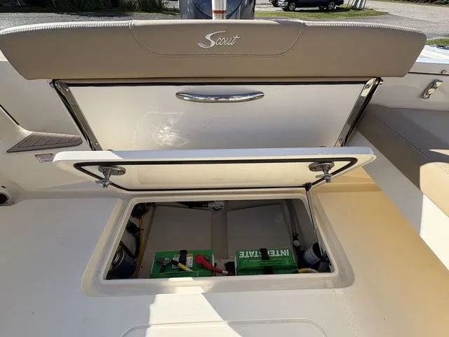 Slide: The Image of Scout 220 Dorado 2026 - 10