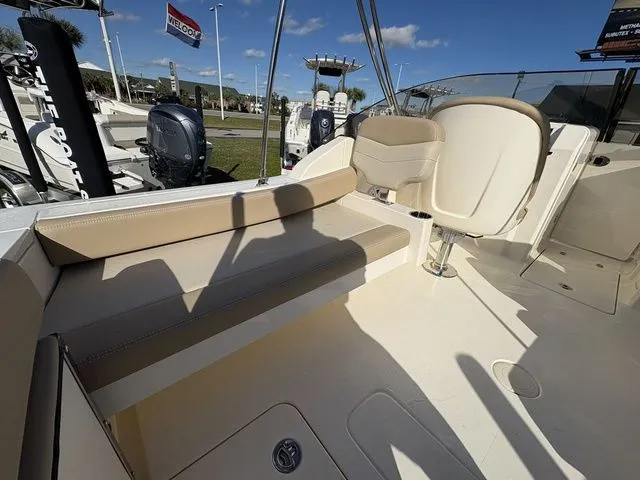 Slide: The Image of Scout 220 Dorado 2026 - 12